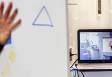 digitalSTROM und Microsoft auf der CeBIT: Intuitive Bedienung des vernetzten Zuhauses Zukunftsweisende Konzeption: Im Zusammenspiel von digitalSTROM mit dem Kinect-Sensor von Microsoft wird eine innovative und hochintuitive Steuerung eines Smart Homes möglich.