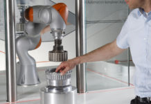 Microsoft und Kuka mit Roboter der Zukunft auf der Hannover Messe Microsoft und Kuka mit Roboter der Zukunft auf der Hannover Messe